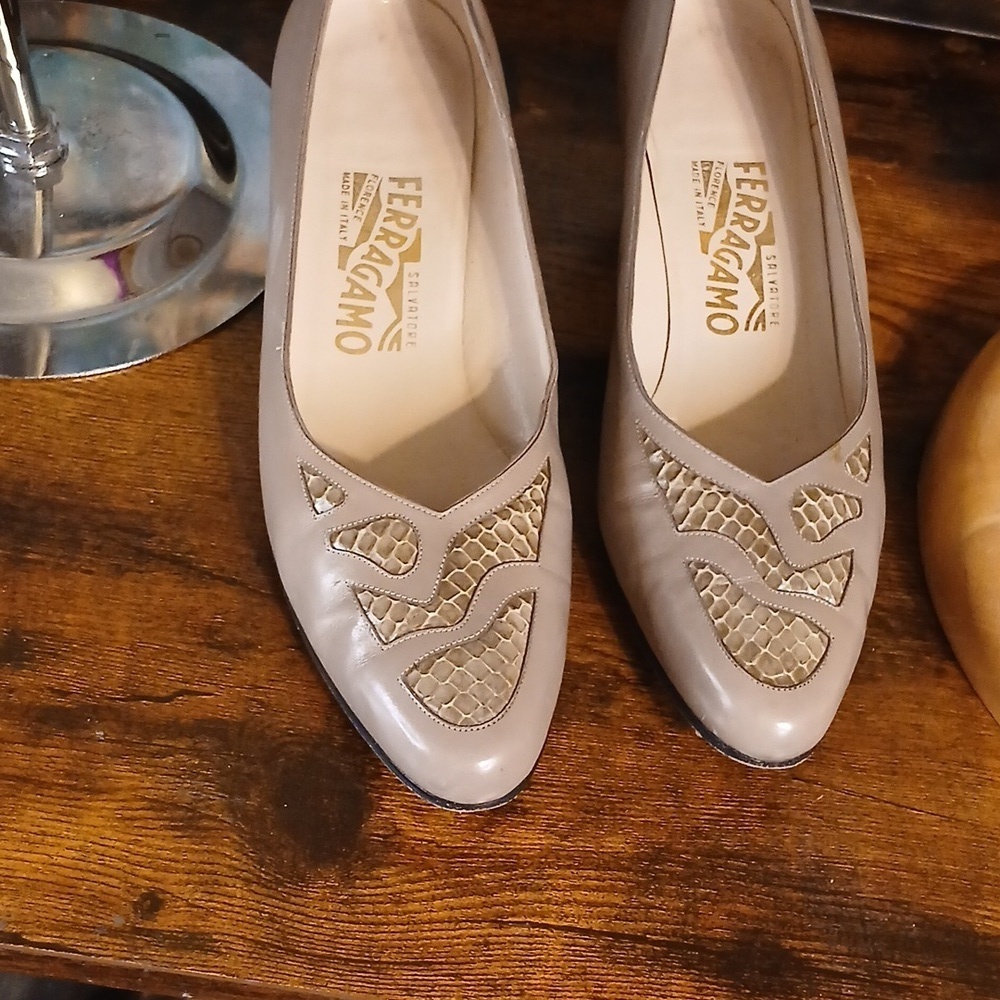 Salvatore Ferragamo Women's Beige Leather Shoes 10 AA Width - Picture 8 of 10